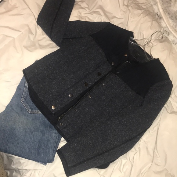 j. crew - size 2 (Small) navy blue quilted jacket. - Picture 2 of 9